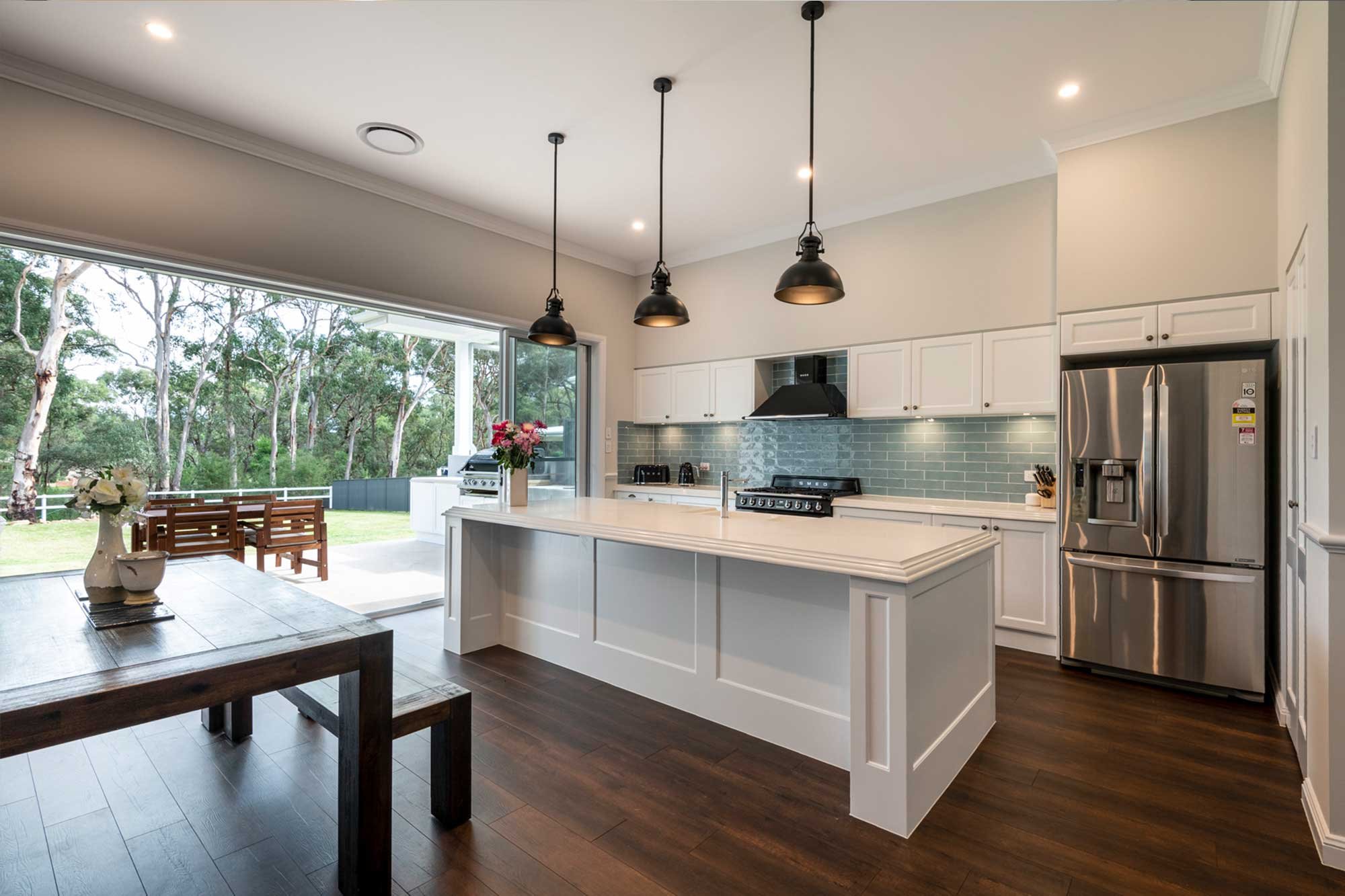 hallandhart-H0232-2000-011