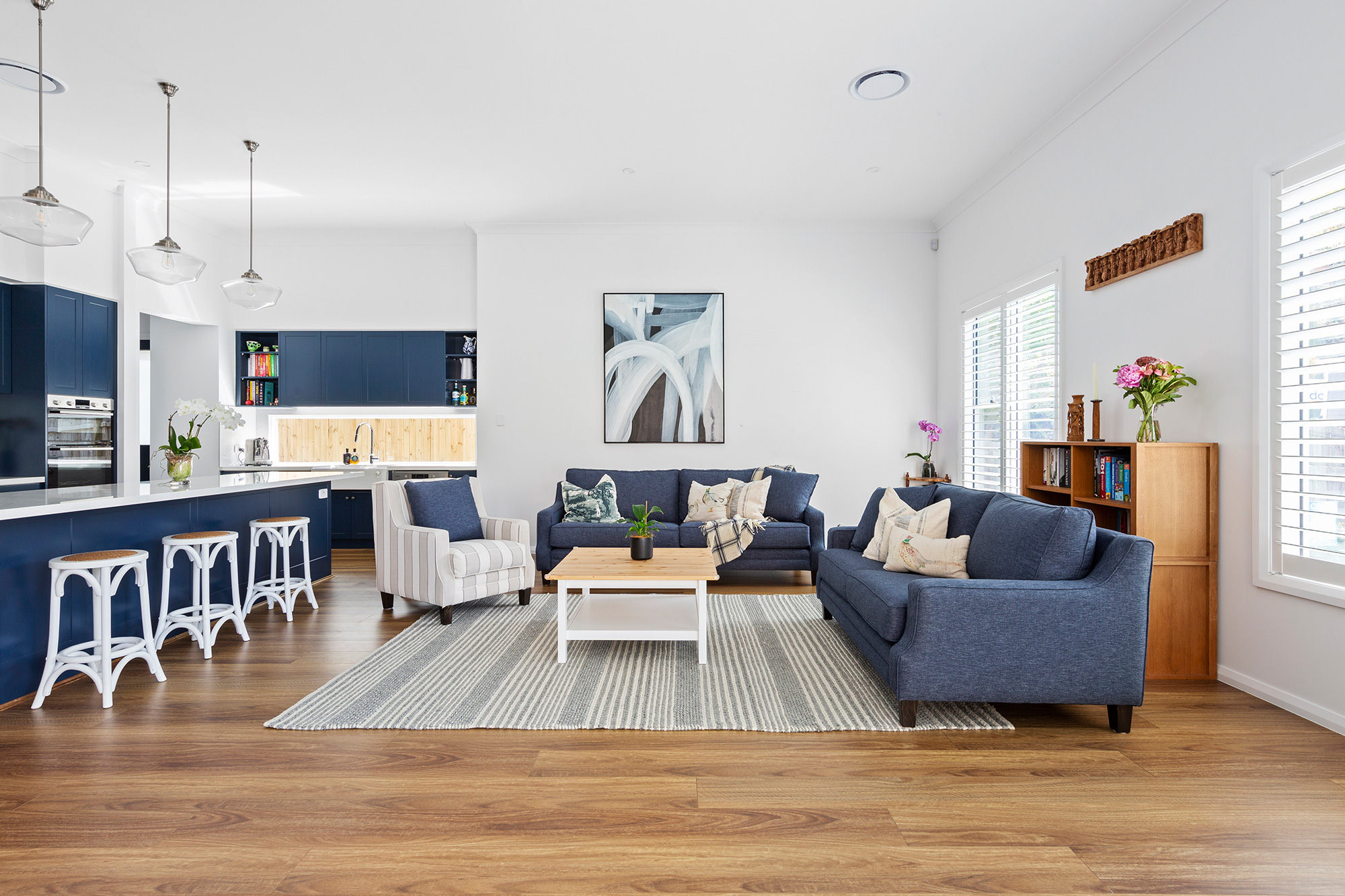 hallandhart-H0355-2000-009